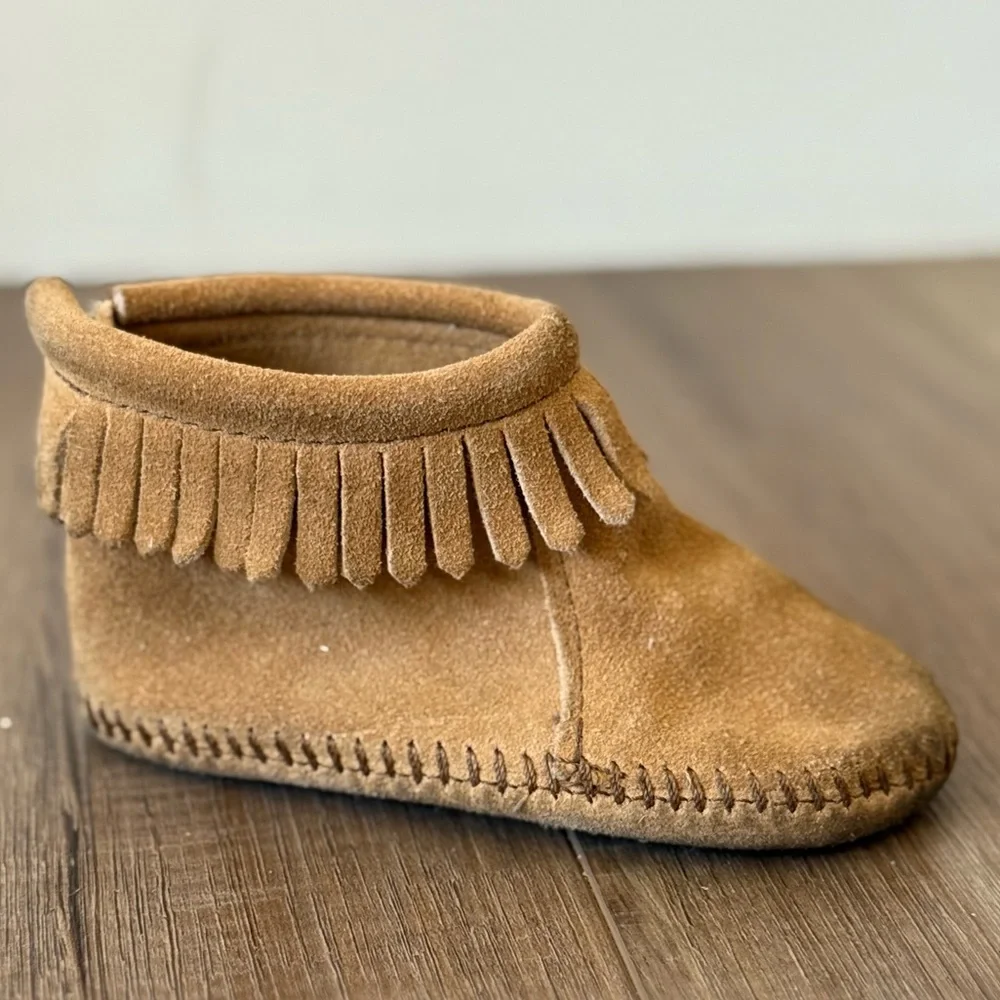 Minnetonka Toddler Kids Tan Suede Leather Moccasins with Fringe